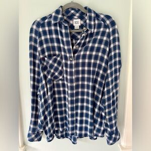 BDG plaid flannel shirt. Size US women’s XS